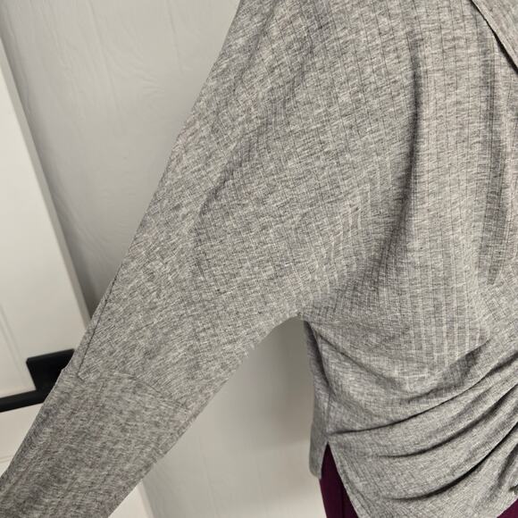 Women's Sophie Rue Gray V-Neck Knit Top w/ Cinch Tie Back - Size Medium - Picture 5 of 10